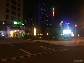 车窗外夜景视频热门话题,探寻都市光影背后的故事
