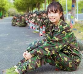 热门话题开学军训女生,军训女生风采绽放