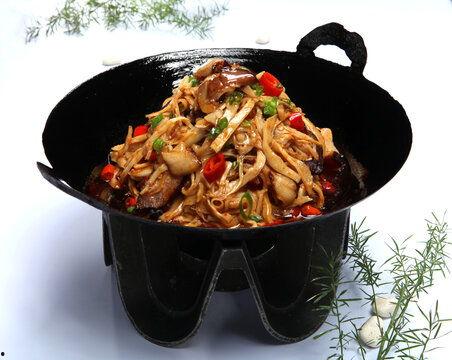热门话题铁锅炖大鹅作文,冬日里的暖胃美食之旅