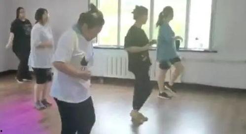 减肥训练营上热门话题,揭秘减肥训练营高效减脂秘诀