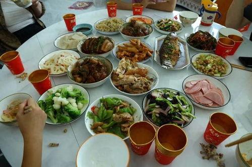中秋家宴上热门话题英文,Top Talk Topics at the Mid-Autumn Festival Banquet