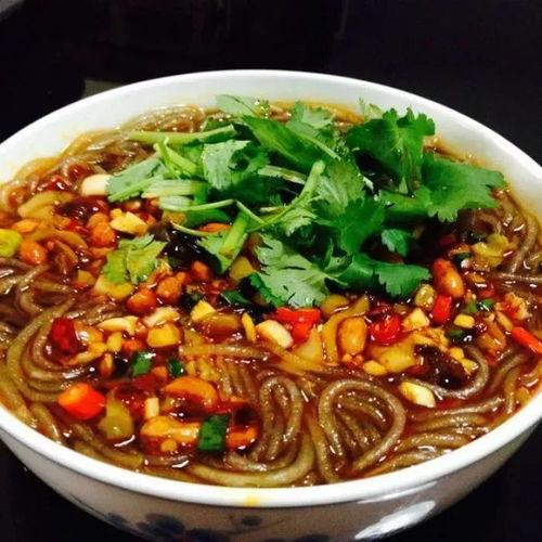 非油炸酸辣粉热门话题,健康潮流下的美食新宠