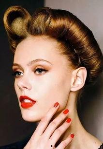 女发型师热门话题英语,Top Trends in Women's Hair Styling: A Glimpse into the Latest Hair Fashion for Female Hairdressers