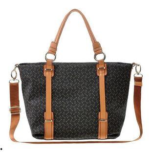 时尚单肩包热门话题英语,Top Trends in Fashion: Exploring the Hottest Shoulder Bag Styles